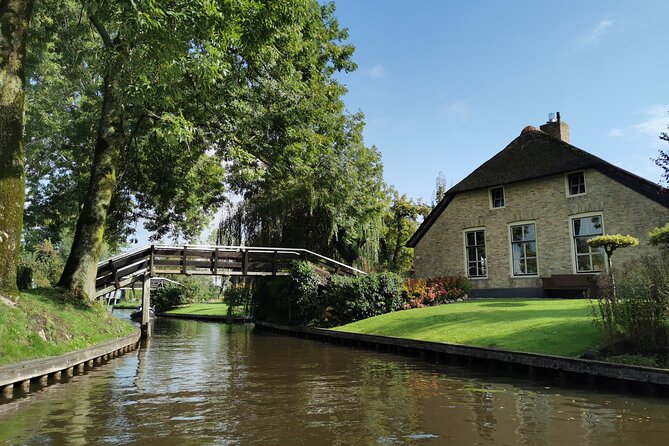 Zaanse Schans and Giethoorn Small-Group Tour with Hotel Pick-Up - Giethoorn: free time in the village plus a one-hour boat cruise